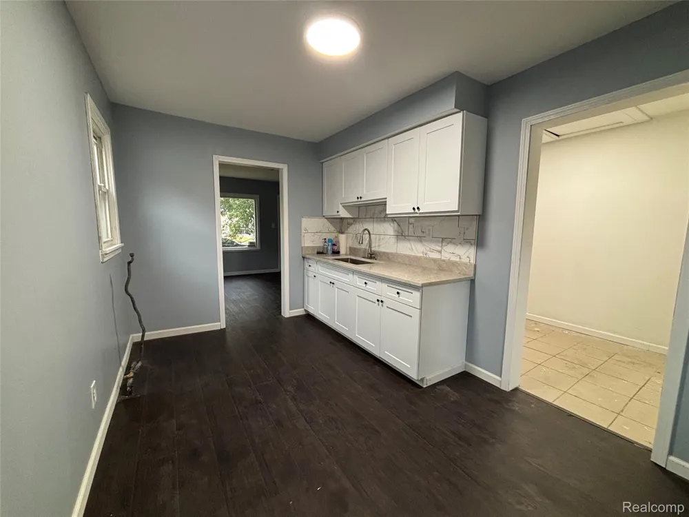 24302 Lehigh Street Dearborn Heights City, MI 48125