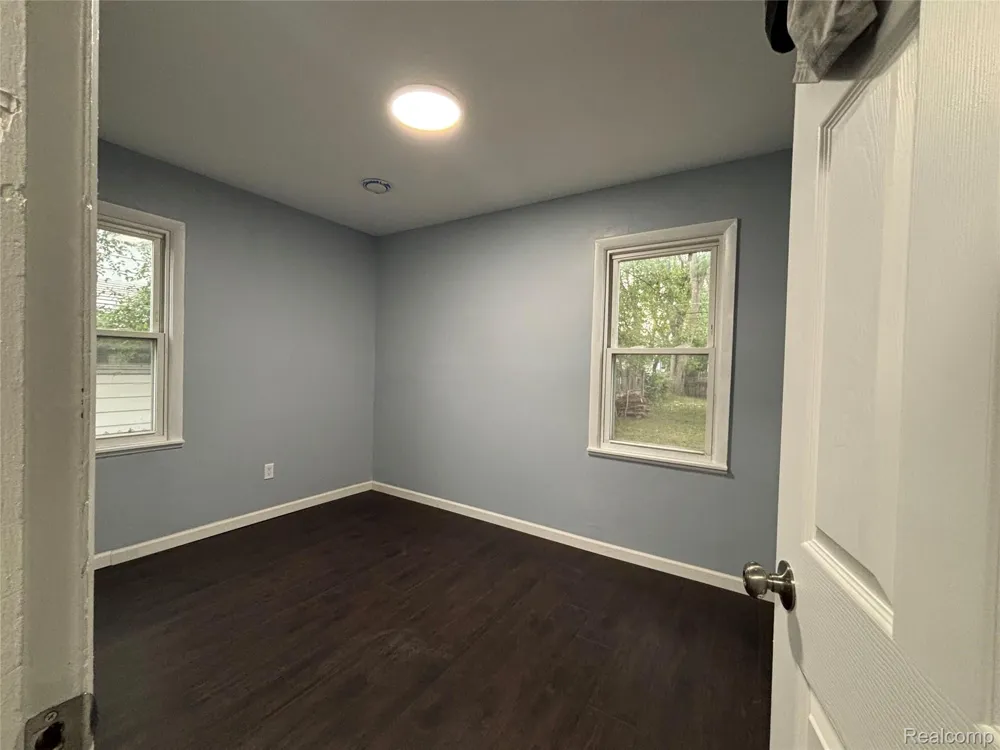 24302 Lehigh Street Dearborn Heights City, MI 48125