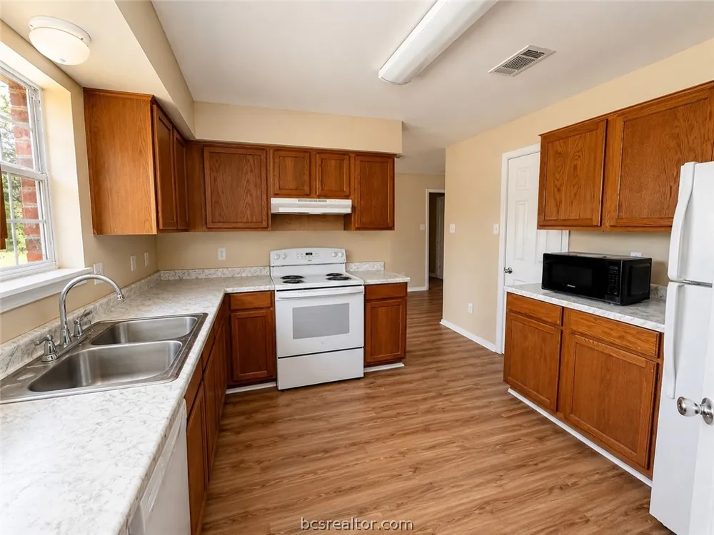 10525 Trails End PVT Bryan, TX 77808