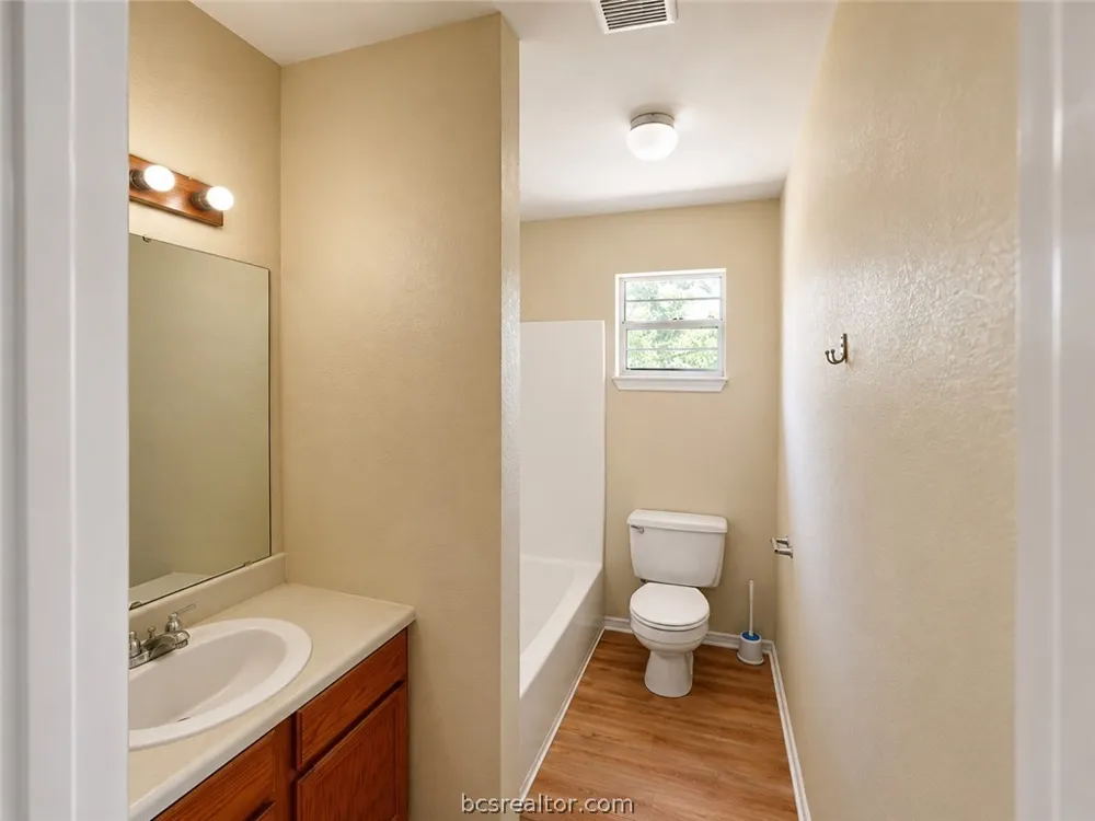 10525 Trails End PVT Bryan, TX 77808