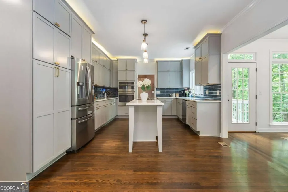 1250 Northcliff TRCE Roswell, GA 30076