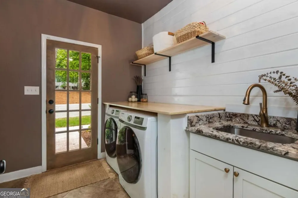 1250 Northcliff TRCE Roswell, GA 30076
