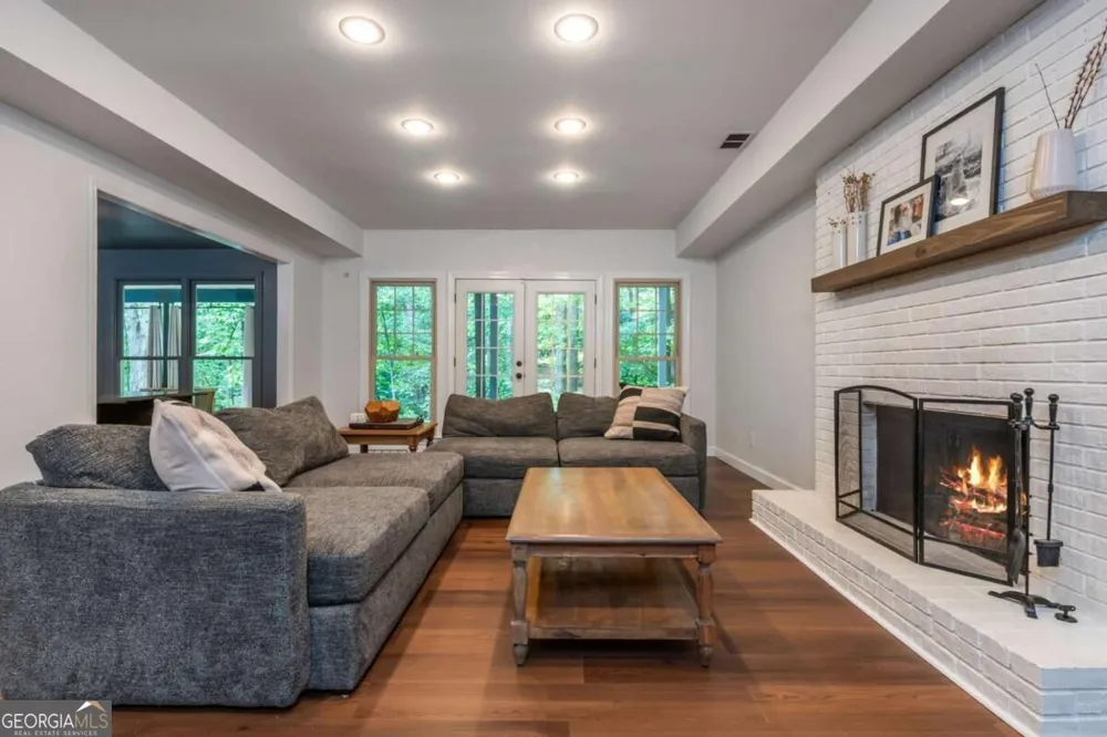 1250 Northcliff TRCE Roswell, GA 30076