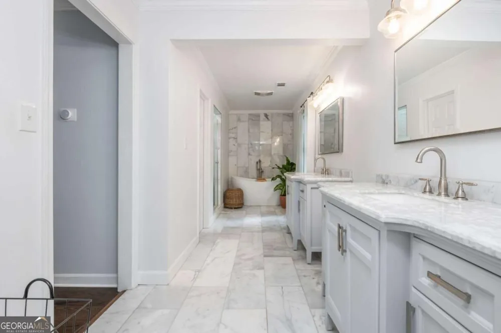 1250 Northcliff TRCE Roswell, GA 30076