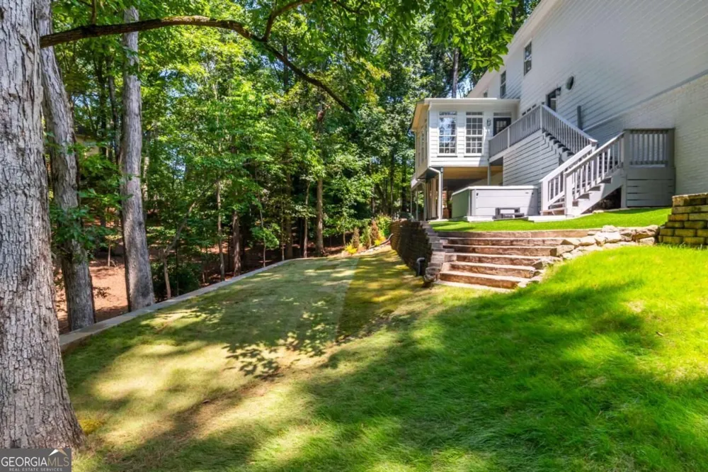 1250 Northcliff TRCE Roswell, GA 30076