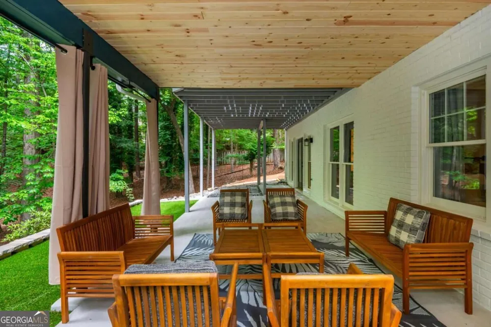 1250 Northcliff TRCE Roswell, GA 30076