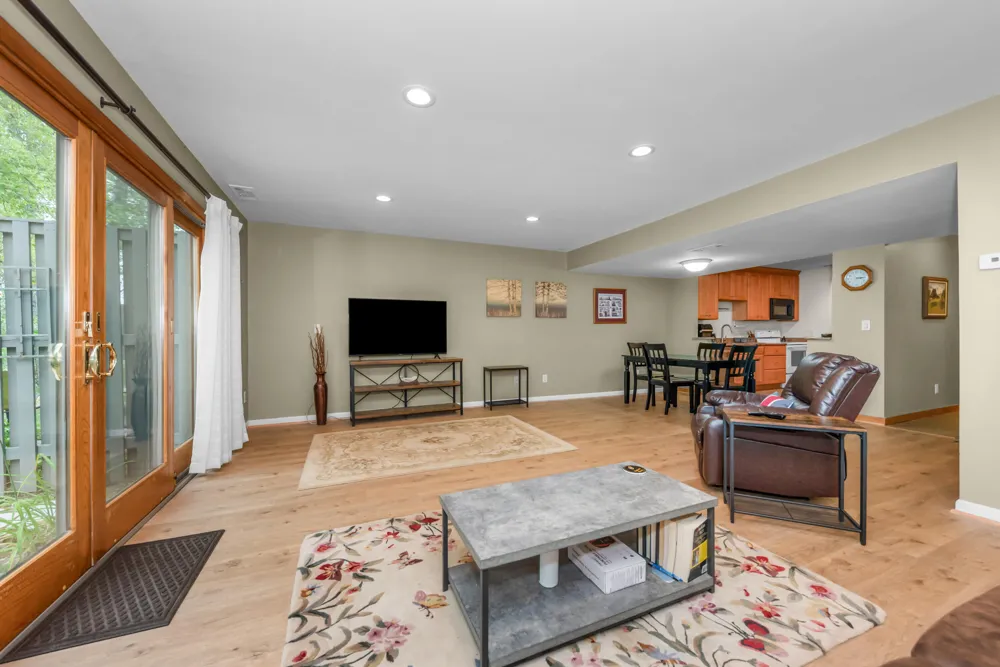 605 Watersedge Drive Ann Arbor, MI 48105