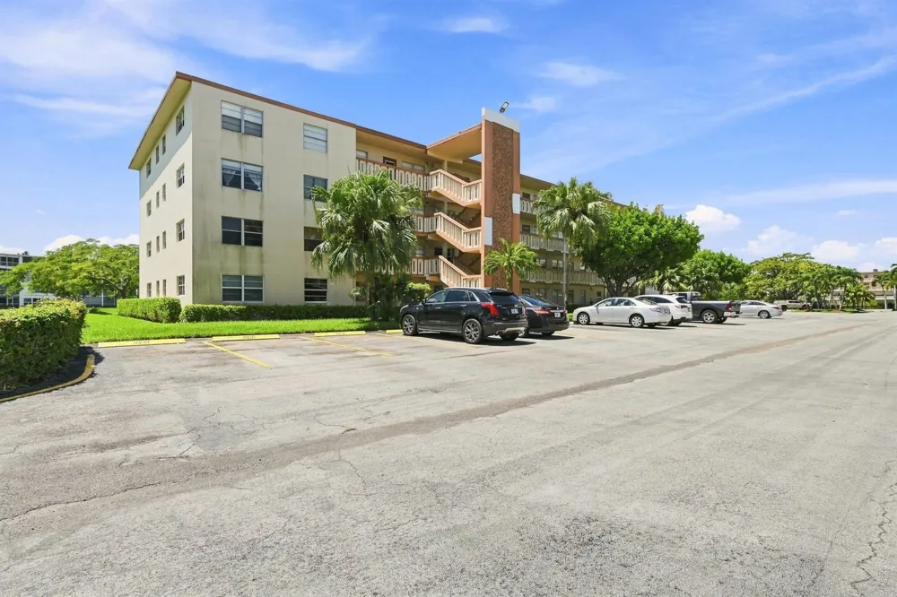 2035 NEWCASTLE B Boca Raton, FL 33434