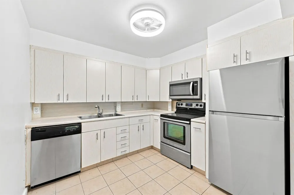 2035 NEWCASTLE B Boca Raton, FL 33434
