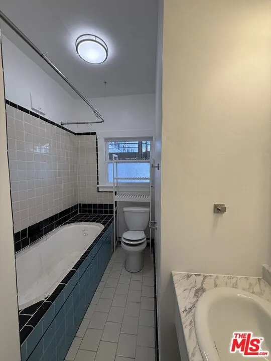 4125 S Figueroa Street #302 Los Angeles, CA 90037