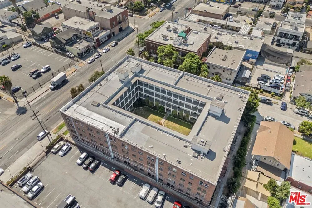 4125 S Figueroa Street #302 Los Angeles, CA 90037