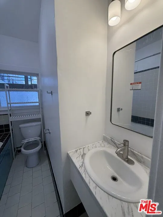 4125 S Figueroa Street #302 Los Angeles, CA 90037