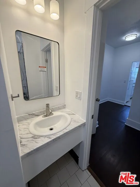 4125 S Figueroa Street #302 Los Angeles, CA 90037