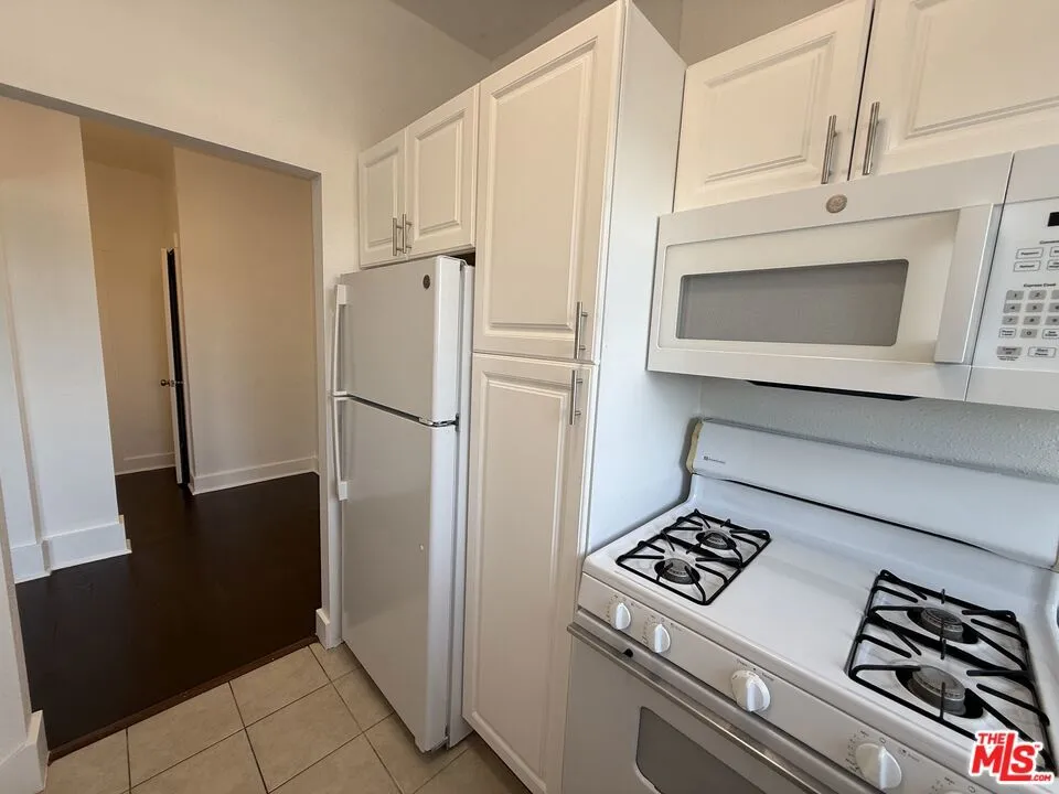 4125 S Figueroa Street #302 Los Angeles, CA 90037