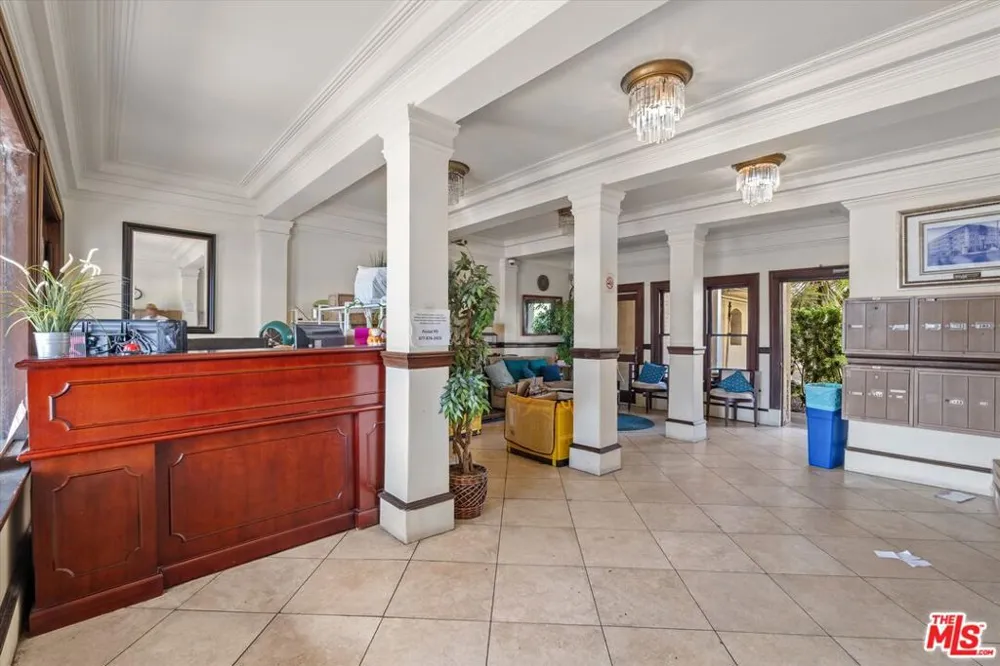 4125 S Figueroa Street #302 Los Angeles, CA 90037