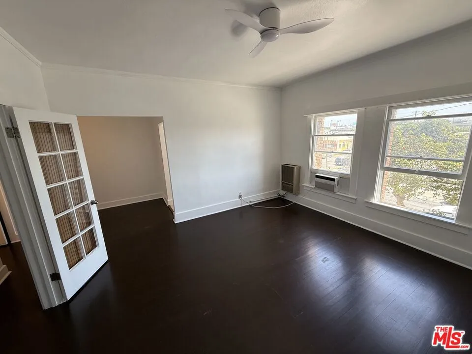 4125 S Figueroa Street #302 Los Angeles, CA 90037