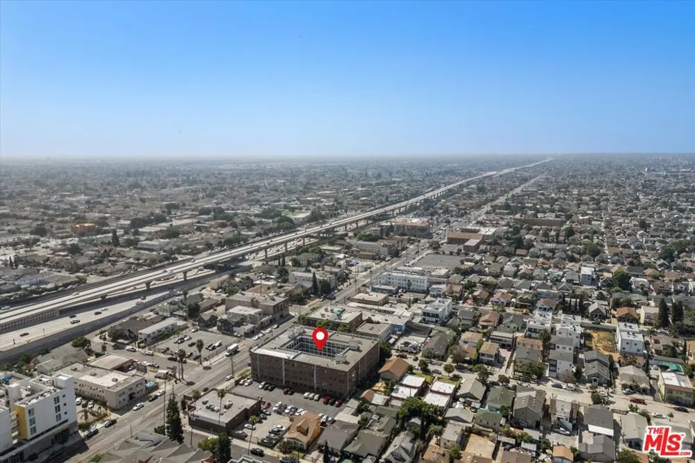 4125 S Figueroa Street #302 Los Angeles, CA 90037