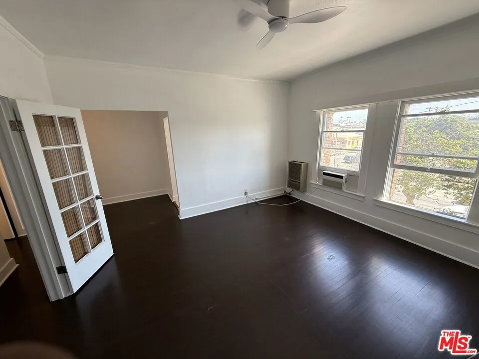 4125 S Figueroa Street #302 Los Angeles, CA 90037