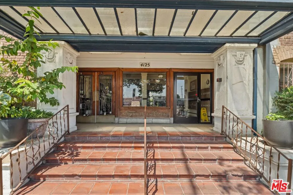 4125 S Figueroa Street #302 Los Angeles, CA 90037