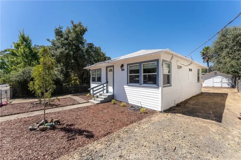 6454 11th Lucerne, CA 95458