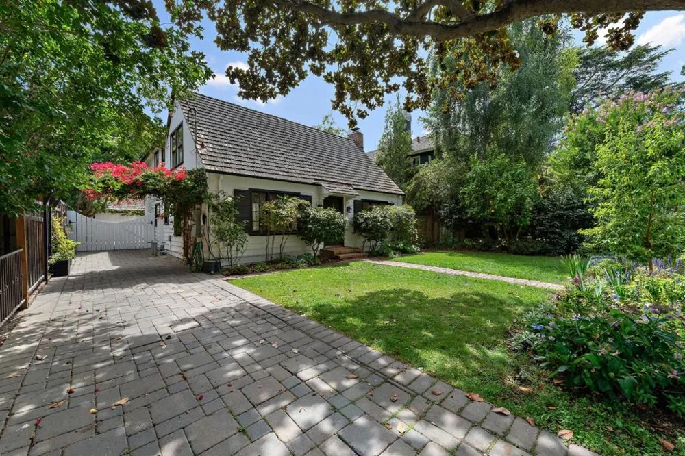 887 Harvard Avenue Menlo Park, CA 94025