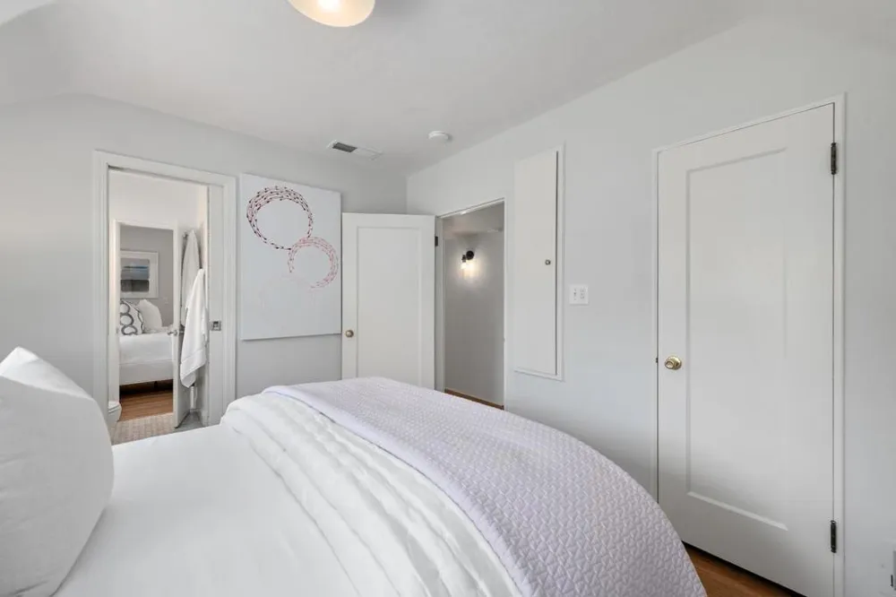 887 Harvard Avenue Menlo Park, CA 94025