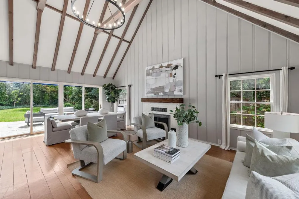 887 Harvard Avenue Menlo Park, CA 94025