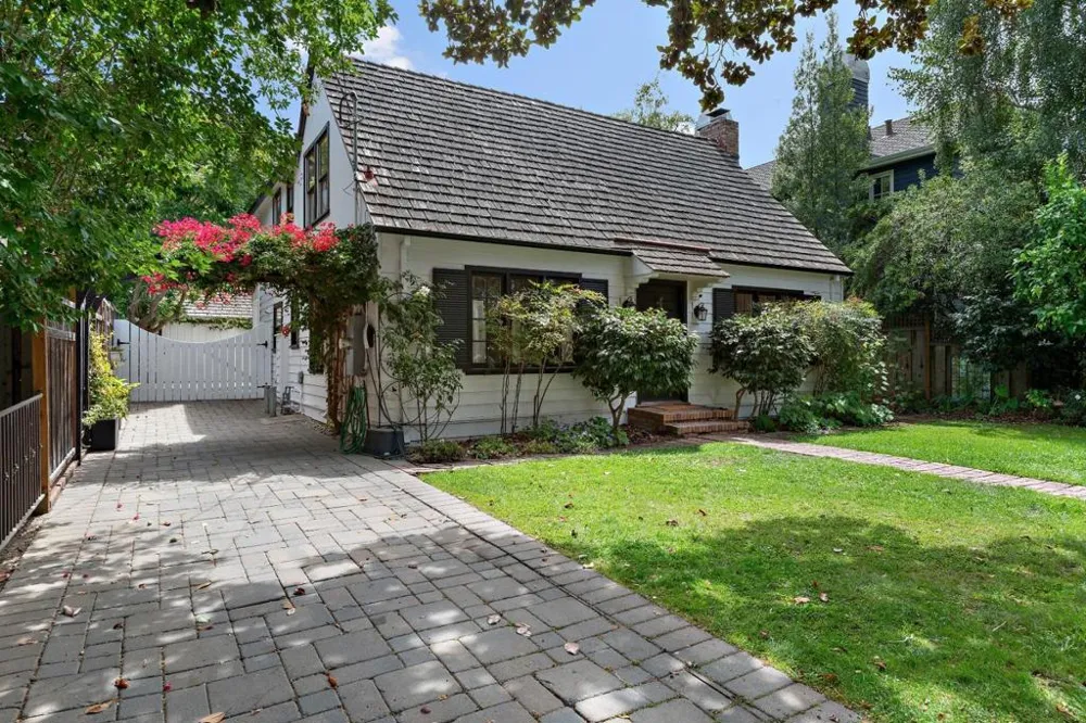 887 Harvard Avenue Menlo Park, CA 94025