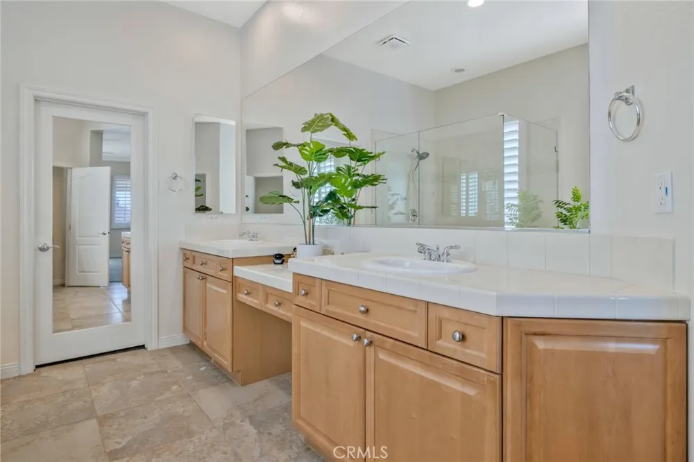 23 Volta Del Tintori Lake Elsinore, CA 92532