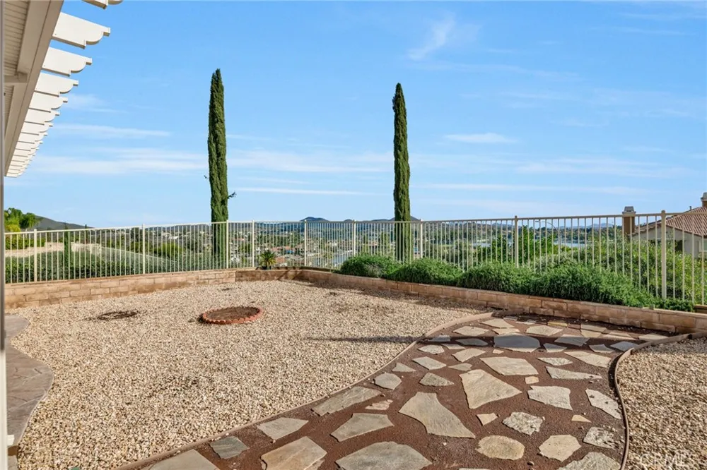 23 Volta Del Tintori Lake Elsinore, CA 92532