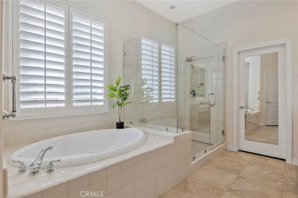 23 Volta Del Tintori Lake Elsinore, CA 92532