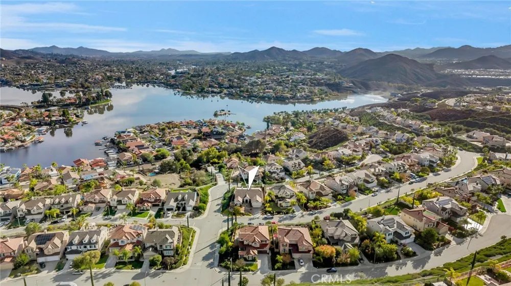 23 Volta Del Tintori Lake Elsinore, CA 92532