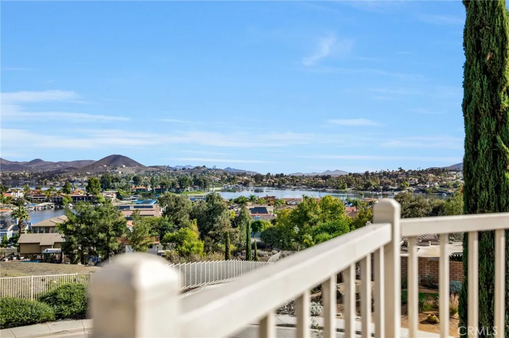 23 Volta Del Tintori Lake Elsinore, CA 92532