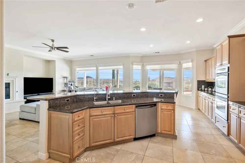 23 Volta Del Tintori Lake Elsinore, CA 92532