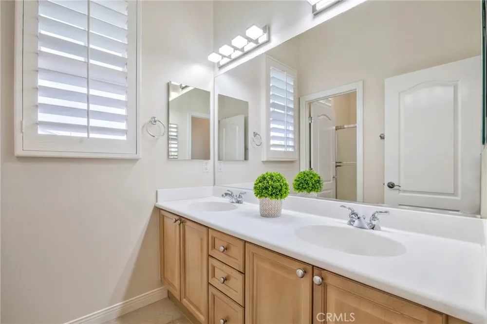 23 Volta Del Tintori Lake Elsinore, CA 92532