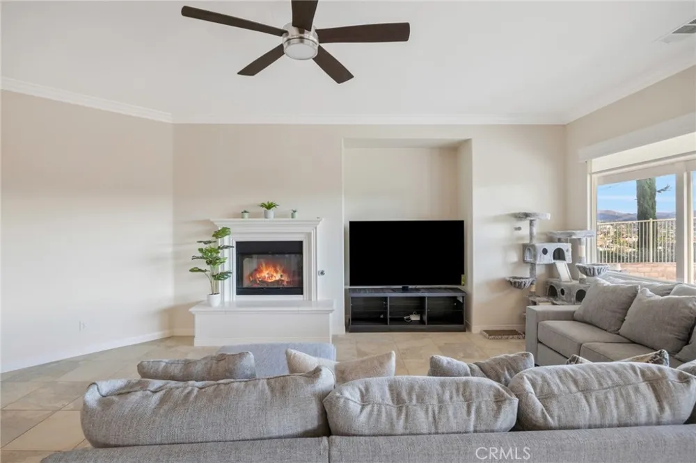 23 Volta Del Tintori Lake Elsinore, CA 92532