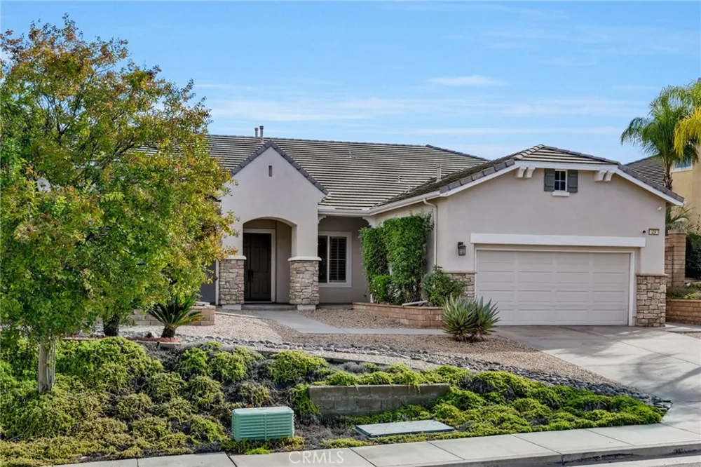 23 Volta Del Tintori Lake Elsinore, CA 92532
