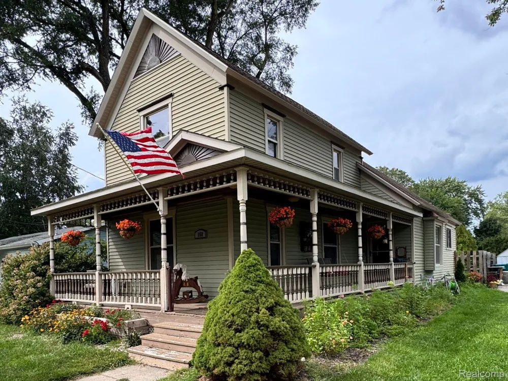 158 W 1st Street Perry City, MI 48872