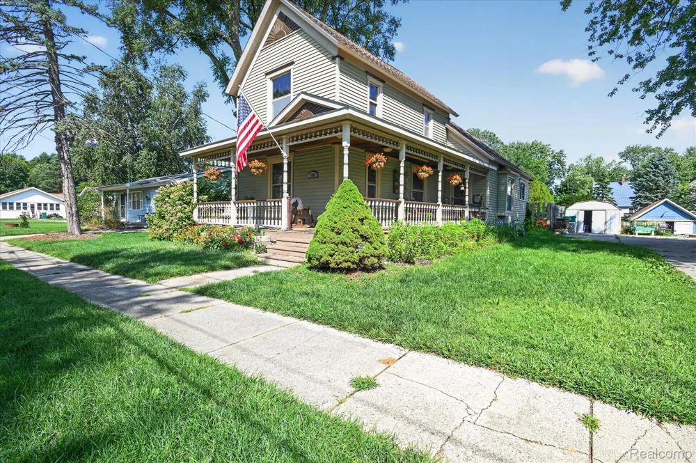 158 W 1st Street Perry City, MI 48872