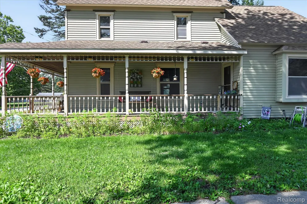 158 W 1st Street Perry City, MI 48872