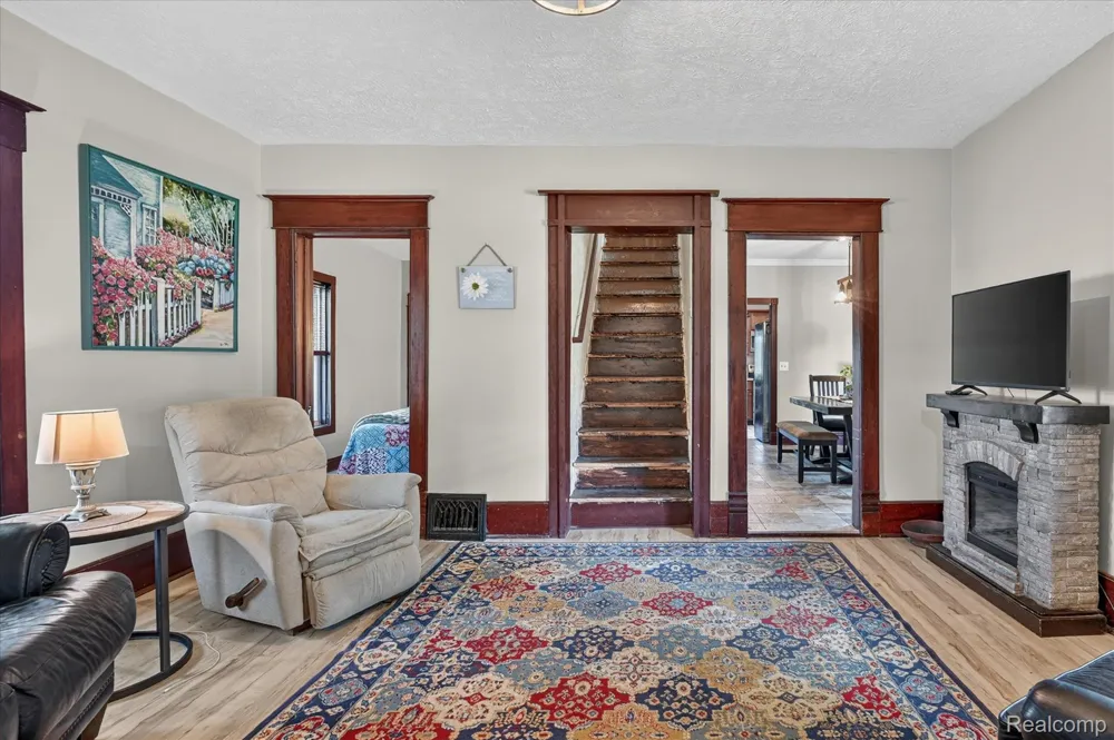 158 W 1st Street Perry City, MI 48872