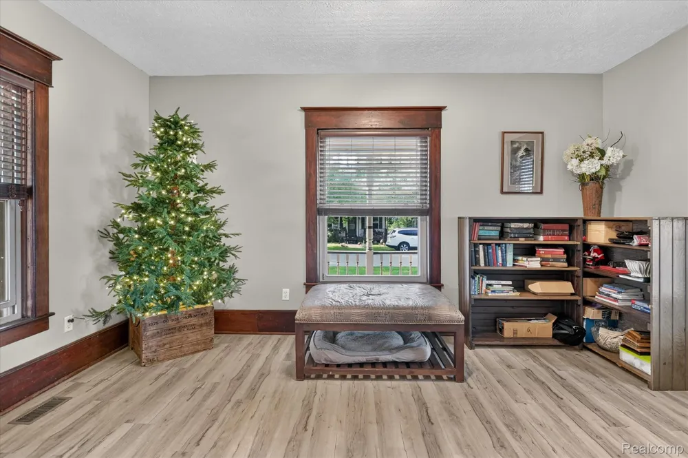 158 W 1st Street Perry City, MI 48872