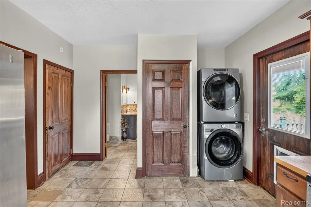 158 W 1st Street Perry City, MI 48872