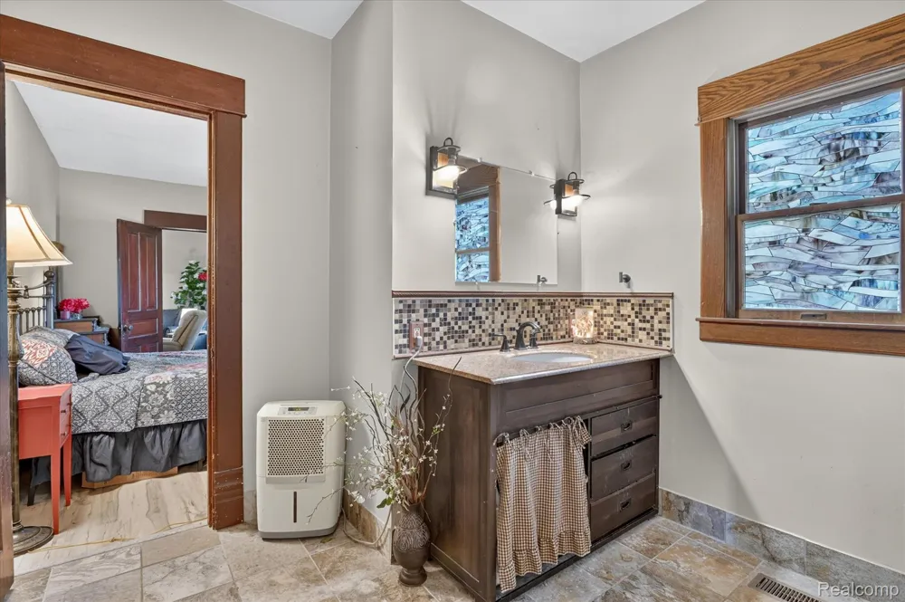 158 W 1st Street Perry City, MI 48872