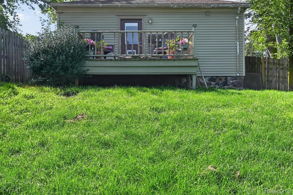 158 W 1st Street Perry City, MI 48872