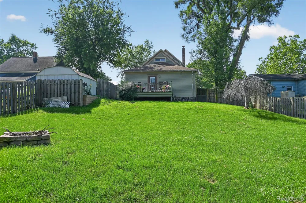 158 W 1st Street Perry City, MI 48872
