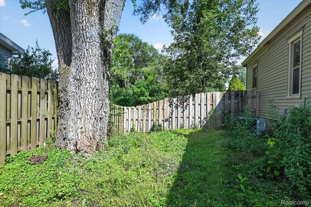 158 W 1st Street Perry City, MI 48872