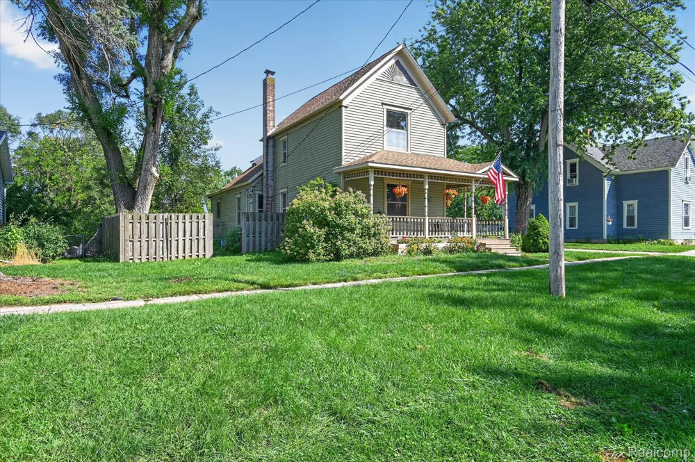 158 W 1st Street Perry City, MI 48872