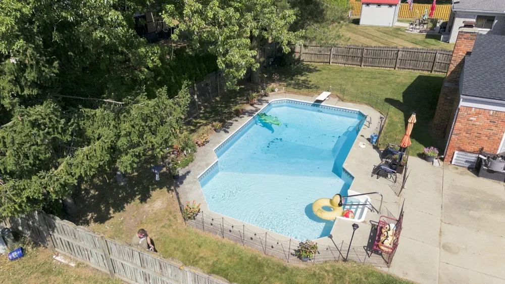 4957 Hubbard Drive Troy City, MI 48085