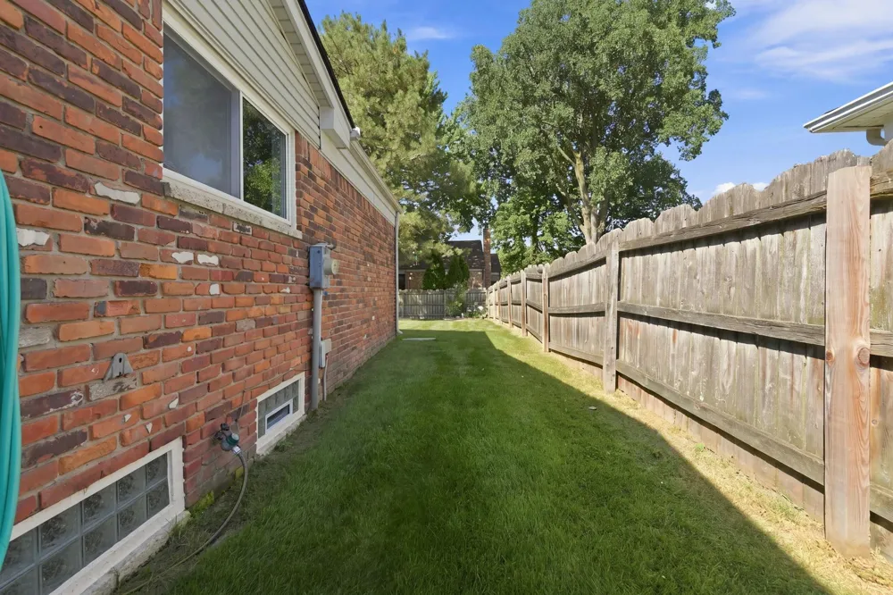 4957 Hubbard Drive Troy City, MI 48085